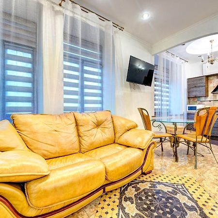 Світло! Vip Apartment In The Druzhby Narodiv Metro Station Киев Экстерьер фото
