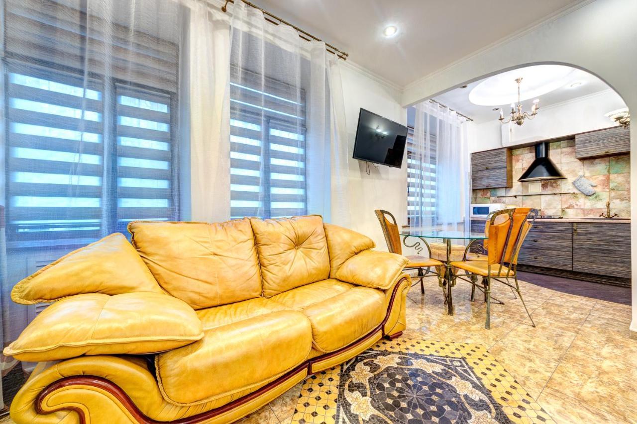 Світло! Vip Apartment In The Druzhby Narodiv Metro Station Киев Экстерьер фото