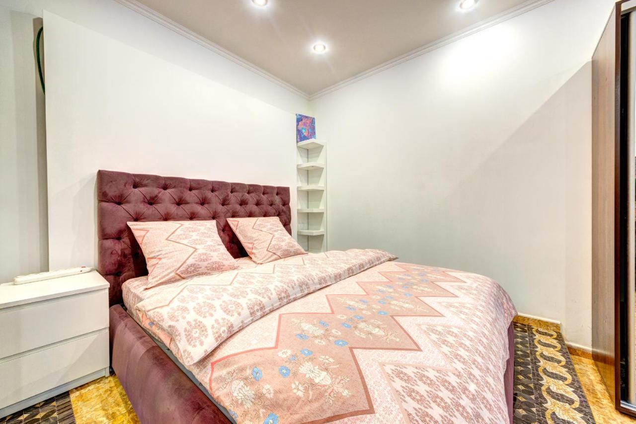 Світло! Vip Apartment In The Druzhby Narodiv Metro Station Киев Экстерьер фото