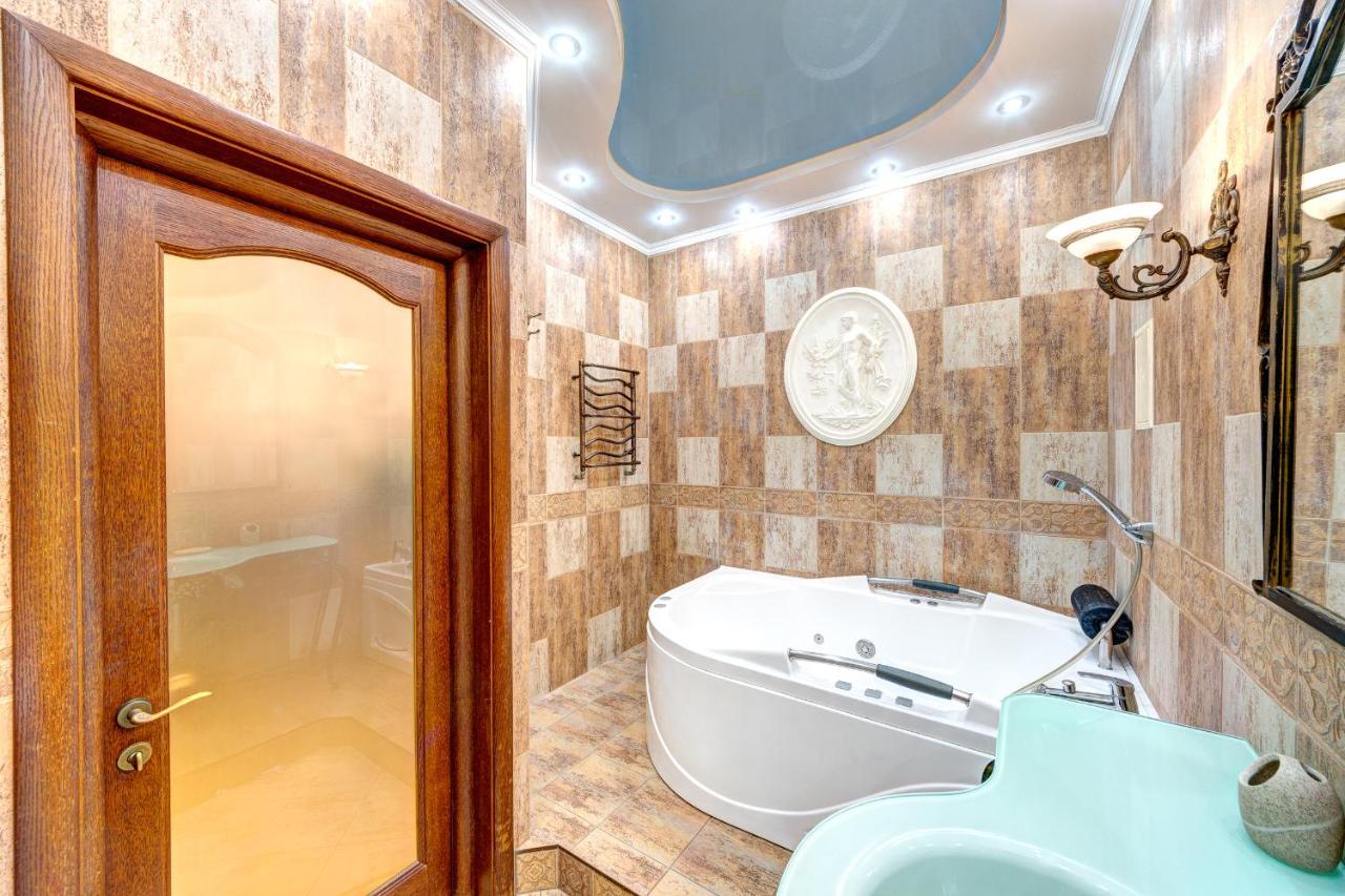 Світло! Vip Apartment In The Druzhby Narodiv Metro Station Киев Экстерьер фото