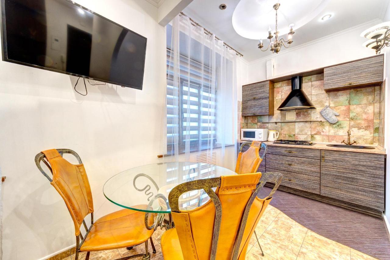 Світло! Vip Apartment In The Druzhby Narodiv Metro Station Киев Экстерьер фото